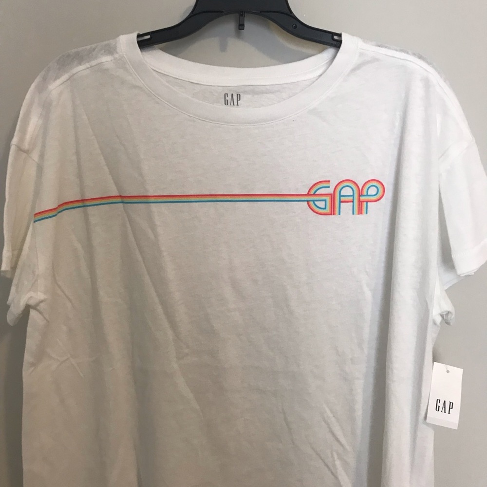 Gap Pride Week tee sz L white w/logo NWT